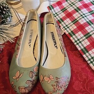 Streetfly Women's Floral Green Ballet Flats
